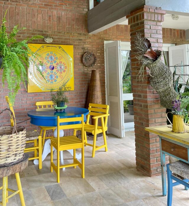 Você sabia que temos diversos ambientes para quem está vindo a pousada e precisa se dedicar ao trabalho? 

Ambientes especiais com vista para o jardim, até mesmo dentro da casa principal ou na própria acomodação, sempre com um som inconfundível da natureza ao fundo 

#riograndedosul #vivaesteencanto #homeoffice #petfriendly #jardim #decoracaorustica #airbnb #torresrs